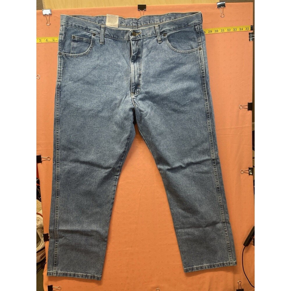 Wrangler Relaxed Fit Straight Leg Jeans - Med wash Stretch Denim - 42x30 NWT